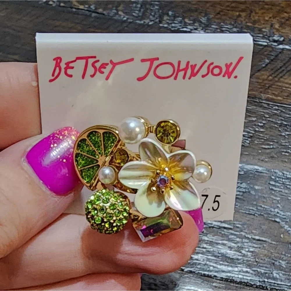 BETSEY JOHNSON BETSEYS BRUCH LIME FLOWERS AND BLING RING‎ SIZE 7.5
